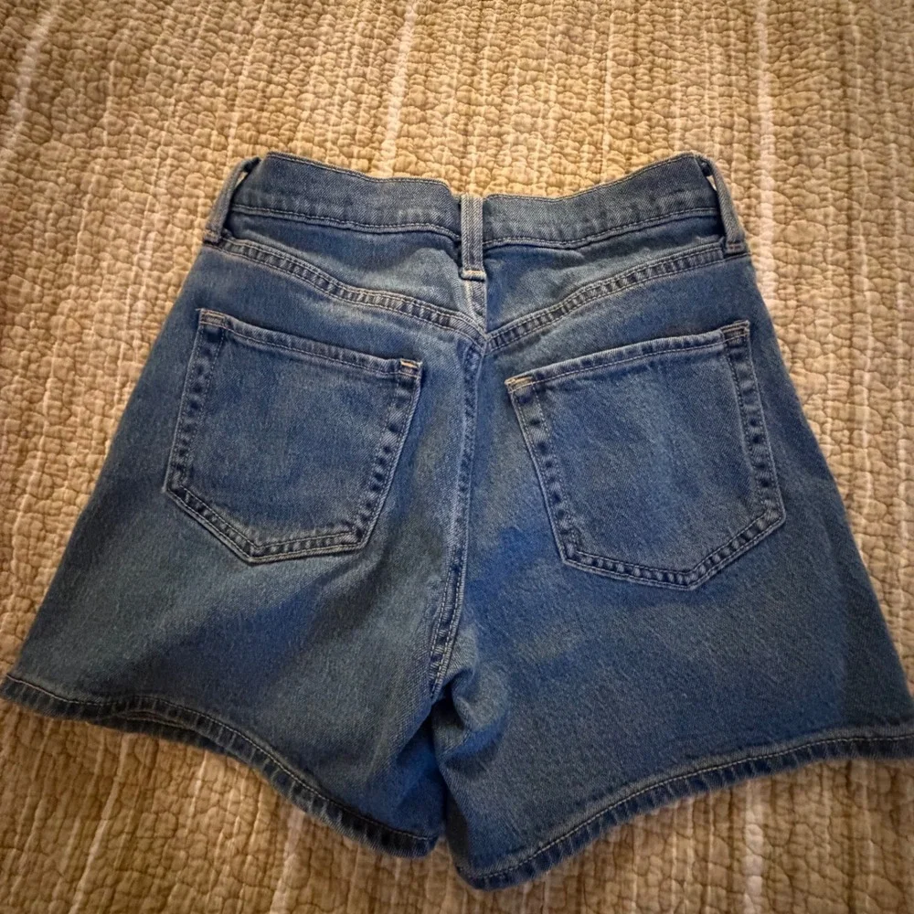 Old Navy Girls High-Rise Denim Shorts Medium Wash Blue Size 14 Slim